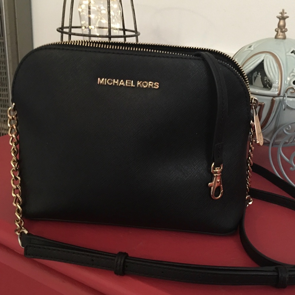 MICHAEL KORS AUTHENTIC DOME CROSSBODY BLACK ‘CINDY